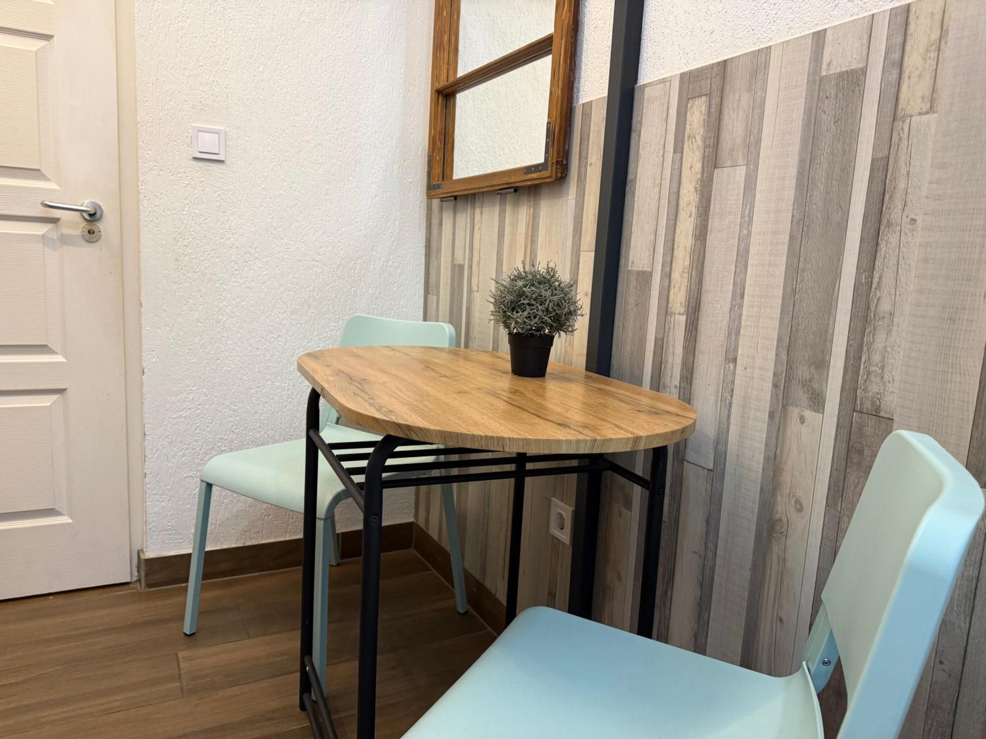 Km33 - - Hostaid Apartmán Budapešť